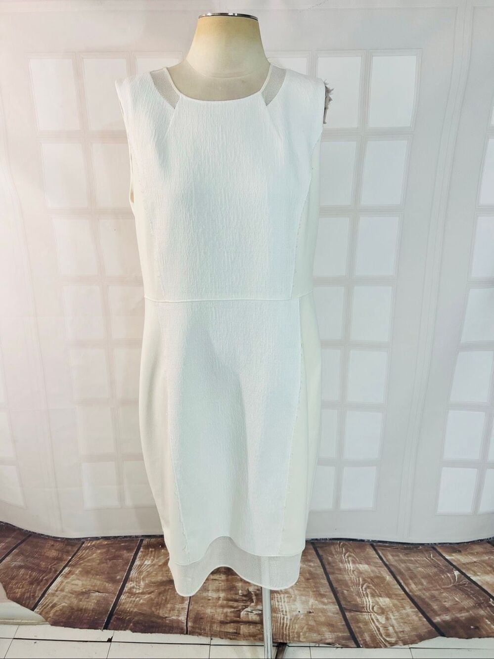 T Tahari White Ivory Sleeveless Crinkled Textured Mesh Sheath Dress Size 16